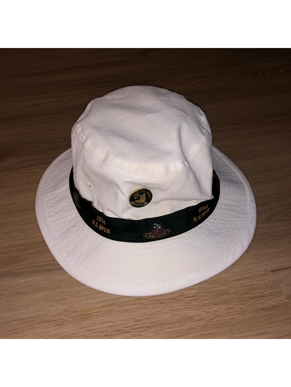 1994 US OPEN GOLF COUNTRY CLUB COURSE BUCKET HAT WITH PIN RARE WHITE GREEN